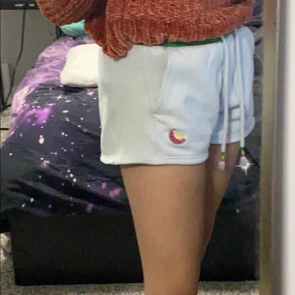 Short white shorts - Picture 2 of 4